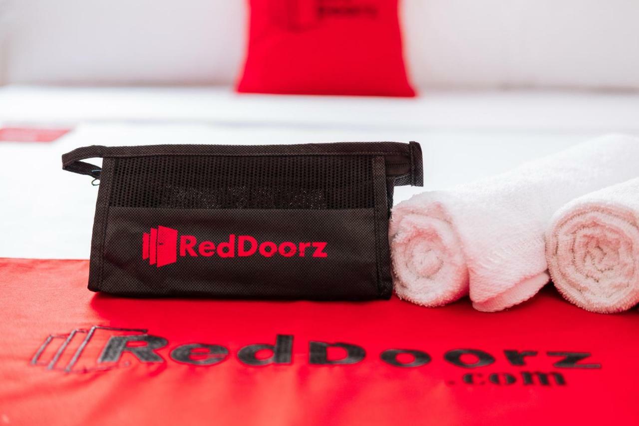 Reddoorz Plus @ Silk Residences Sta. Mesa Monthly Stay Манила Экстерьер фото